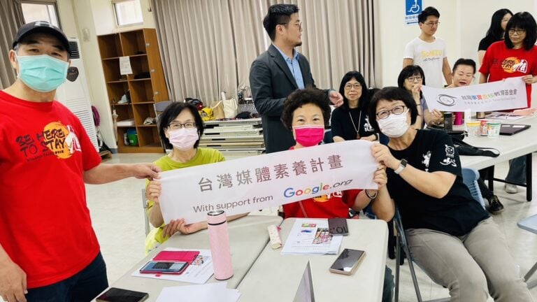 台灣事實查核教育基金會Ｘ臺大堉璘計畫》抖音影片充斥生活，如何查證真假？台大生推廣「聊天機器人」協助民眾識讀